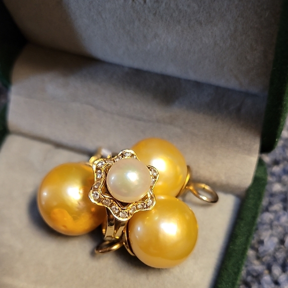 Jewelry - 14k Diamond And Pearl RingElegant Gold